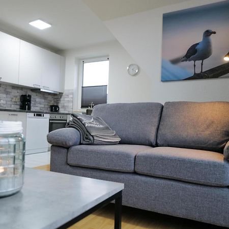 Ferienwohnungen Meerfarbig Zingst - Haustierfrei -Terrasse Mit Strandkorb Oder Balkon - E-Ladesaeule - Parkplatz - Wlan - Fahrradschuppen - Waschtrockner - Ruhig Und Zentral - Nichtraucher Buitenkant foto