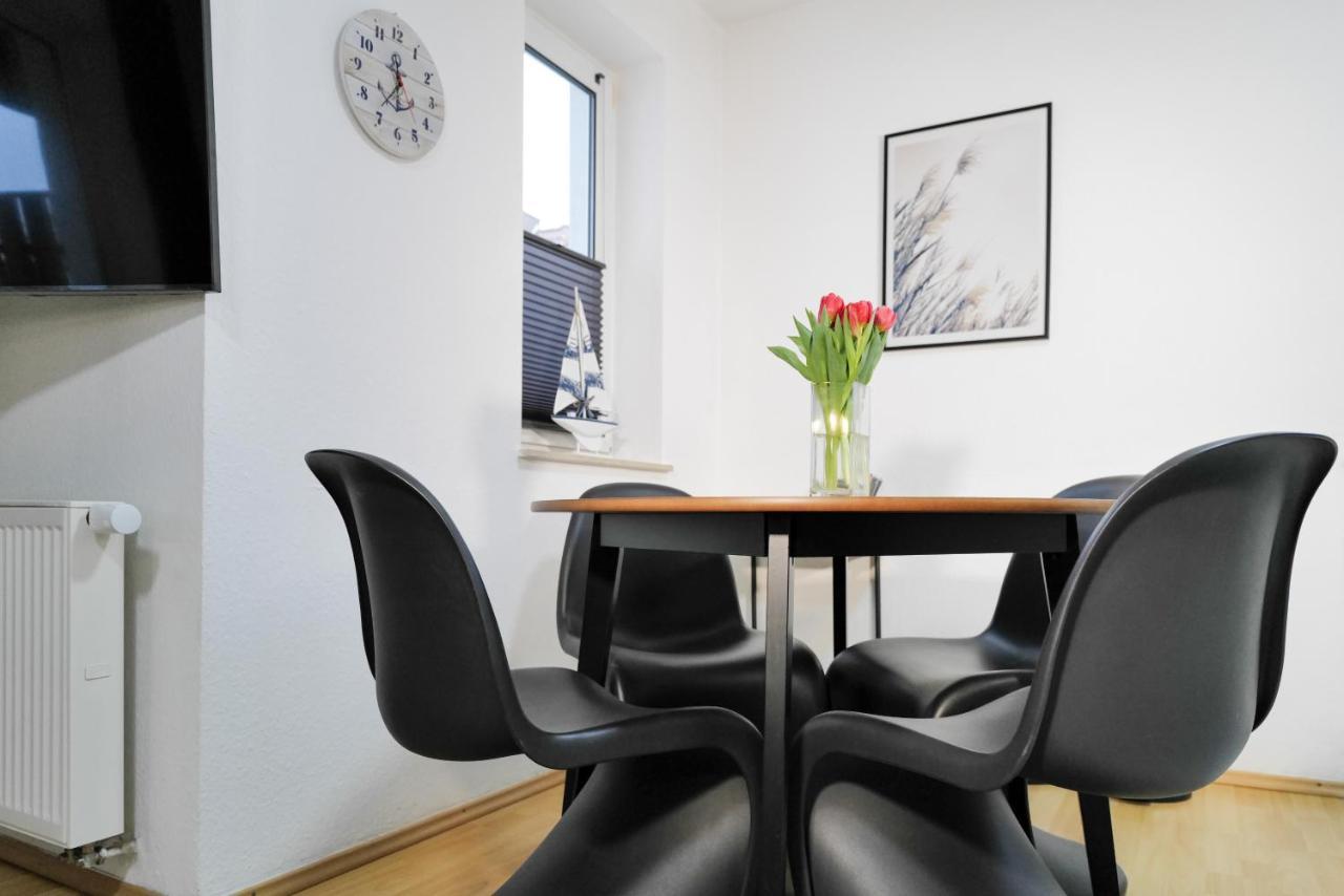 Ferienwohnungen Meerfarbig Zingst - Haustierfrei -Terrasse Mit Strandkorb Oder Balkon - E-Ladesaeule - Parkplatz - Wlan - Fahrradschuppen - Waschtrockner - Ruhig Und Zentral - Nichtraucher Buitenkant foto