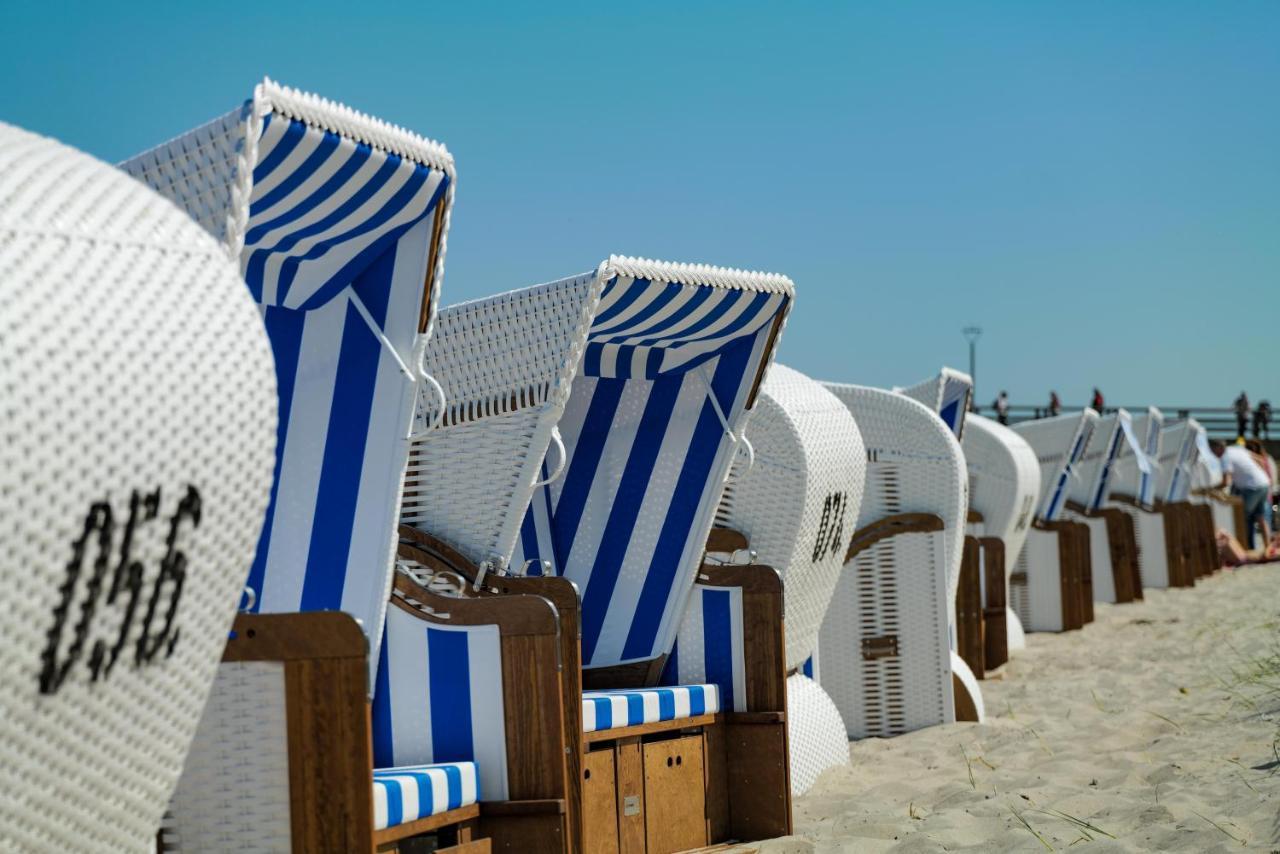 Ferienwohnungen Meerfarbig Zingst - Haustierfrei -Terrasse Mit Strandkorb Oder Balkon - E-Ladesaeule - Parkplatz - Wlan - Fahrradschuppen - Waschtrockner - Ruhig Und Zentral - Nichtraucher Buitenkant foto