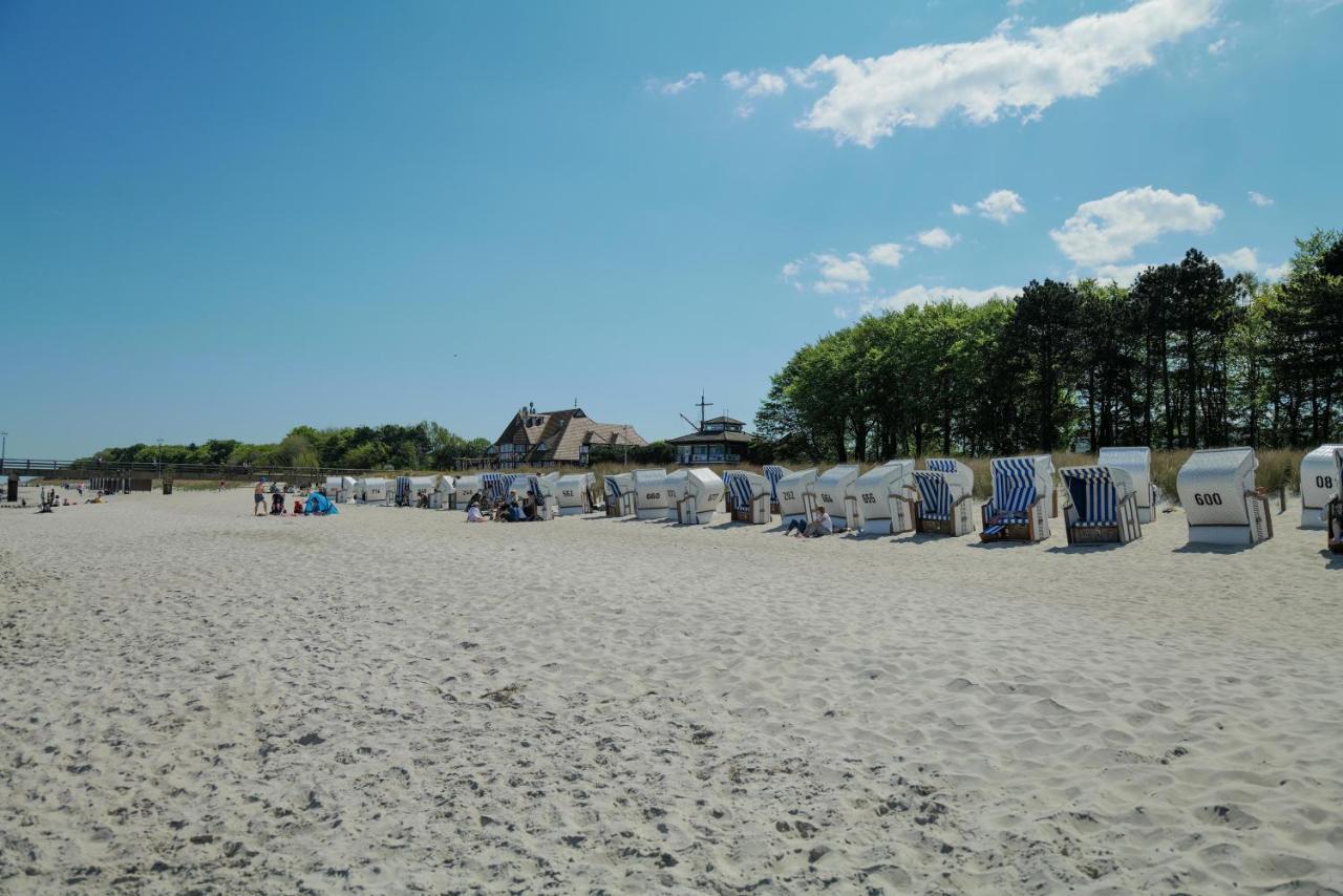Ferienwohnungen Meerfarbig Zingst - Haustierfrei -Terrasse Mit Strandkorb Oder Balkon - E-Ladesaeule - Parkplatz - Wlan - Fahrradschuppen - Waschtrockner - Ruhig Und Zentral - Nichtraucher Buitenkant foto