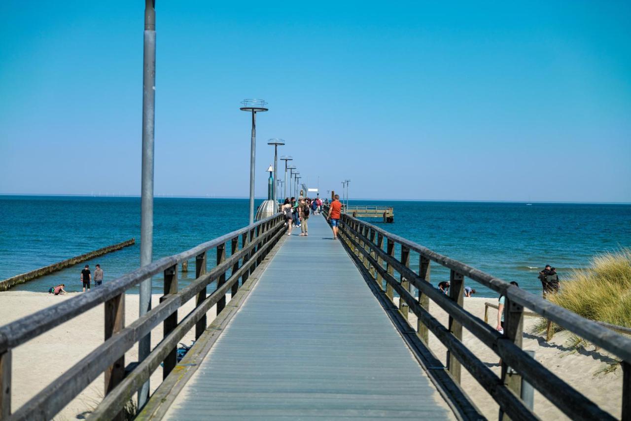 Ferienwohnungen Meerfarbig Zingst - Haustierfrei -Terrasse Mit Strandkorb Oder Balkon - E-Ladesaeule - Parkplatz - Wlan - Fahrradschuppen - Waschtrockner - Ruhig Und Zentral - Nichtraucher Buitenkant foto