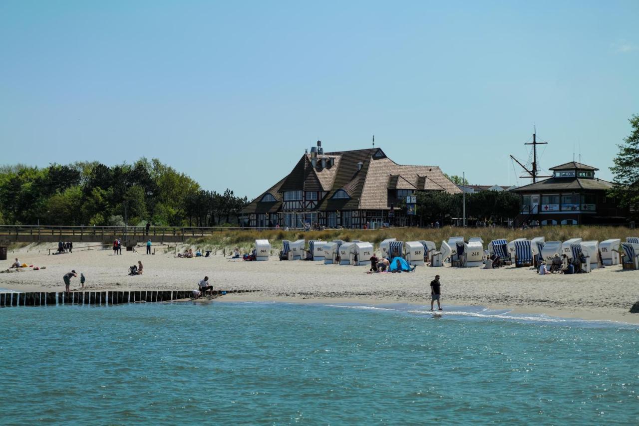 Ferienwohnungen Meerfarbig Zingst - Haustierfrei -Terrasse Mit Strandkorb Oder Balkon - E-Ladesaeule - Parkplatz - Wlan - Fahrradschuppen - Waschtrockner - Ruhig Und Zentral - Nichtraucher Buitenkant foto