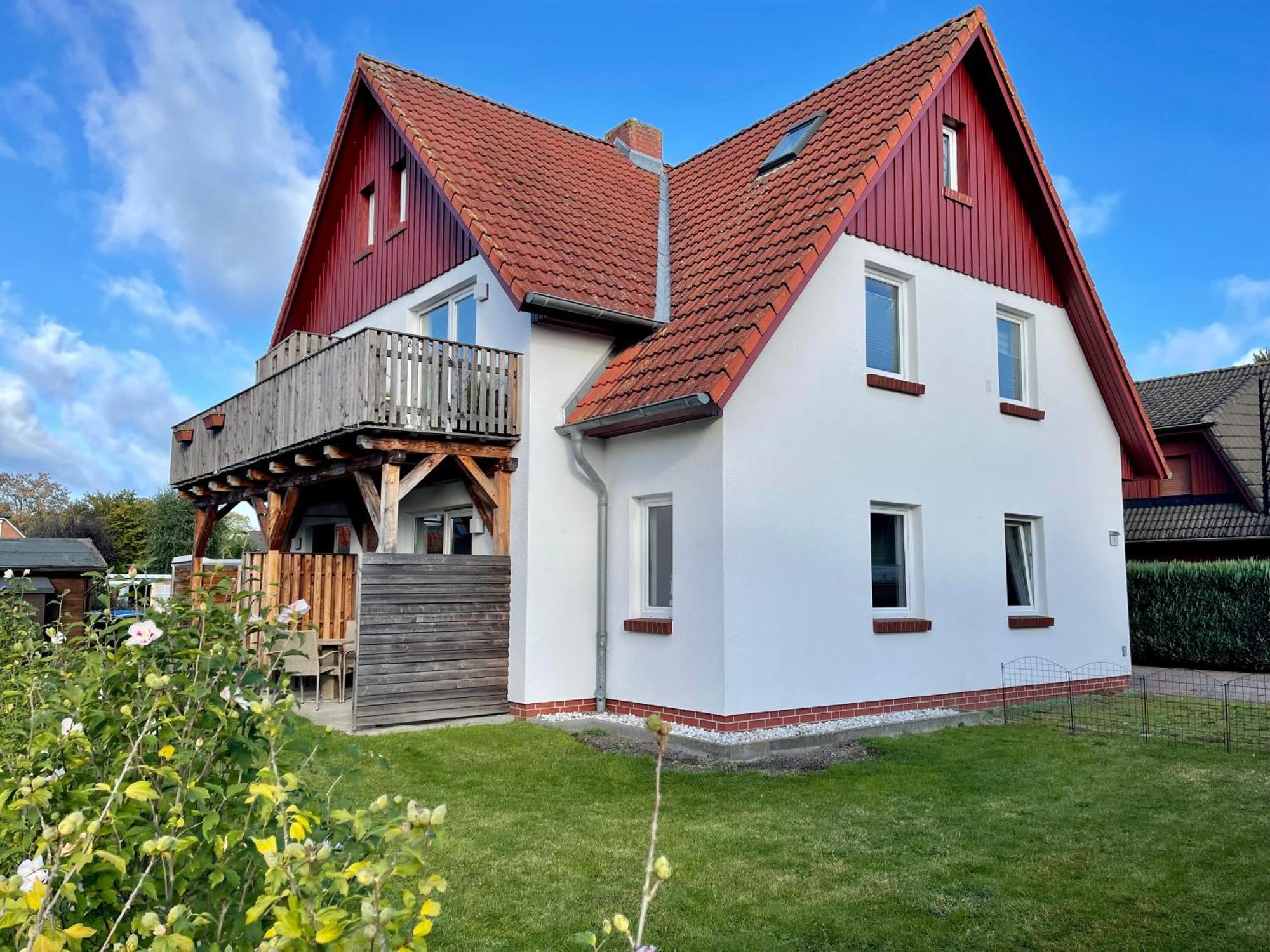 Ferienwohnungen Meerfarbig Zingst - Haustierfrei -Terrasse Mit Strandkorb Oder Balkon - E-Ladesaeule - Parkplatz - Wlan - Fahrradschuppen - Waschtrockner - Ruhig Und Zentral - Nichtraucher Buitenkant foto