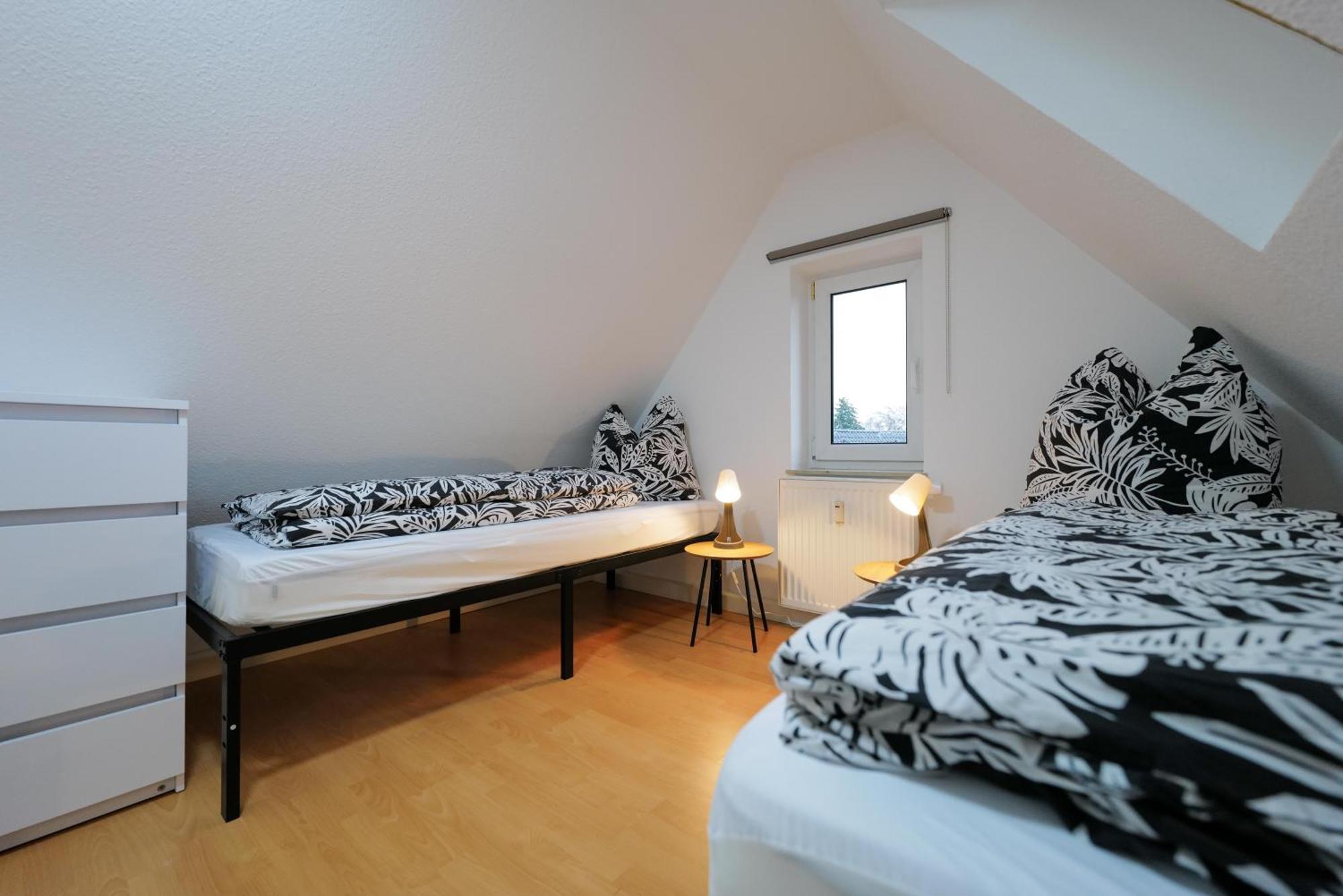 Ferienwohnungen Meerfarbig Zingst - Haustierfrei -Terrasse Mit Strandkorb Oder Balkon - E-Ladesaeule - Parkplatz - Wlan - Fahrradschuppen - Waschtrockner - Ruhig Und Zentral - Nichtraucher Buitenkant foto