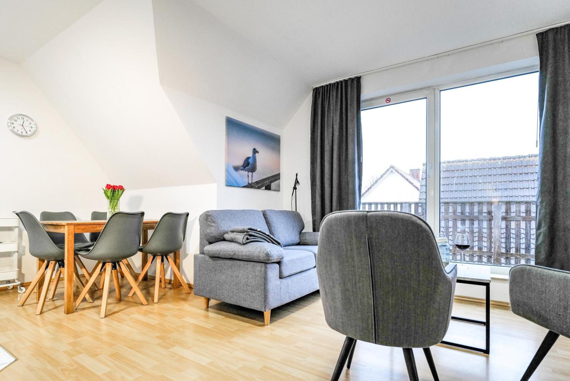 Ferienwohnungen Meerfarbig Zingst - Haustierfrei -Terrasse Mit Strandkorb Oder Balkon - E-Ladesaeule - Parkplatz - Wlan - Fahrradschuppen - Waschtrockner - Ruhig Und Zentral - Nichtraucher Buitenkant foto