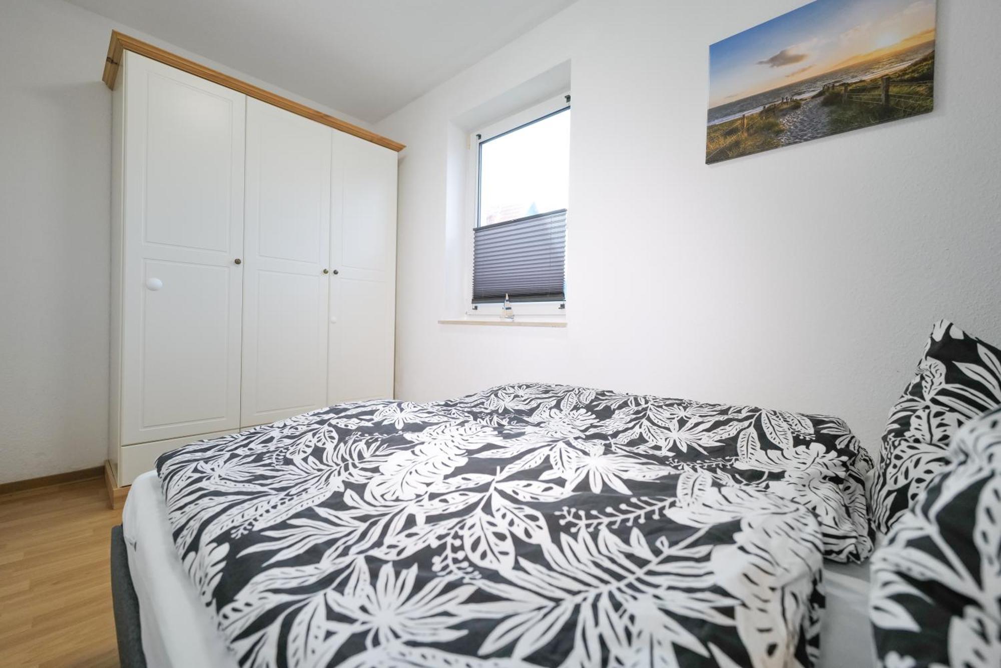 Ferienwohnungen Meerfarbig Zingst - Haustierfrei -Terrasse Mit Strandkorb Oder Balkon - E-Ladesaeule - Parkplatz - Wlan - Fahrradschuppen - Waschtrockner - Ruhig Und Zentral - Nichtraucher Buitenkant foto