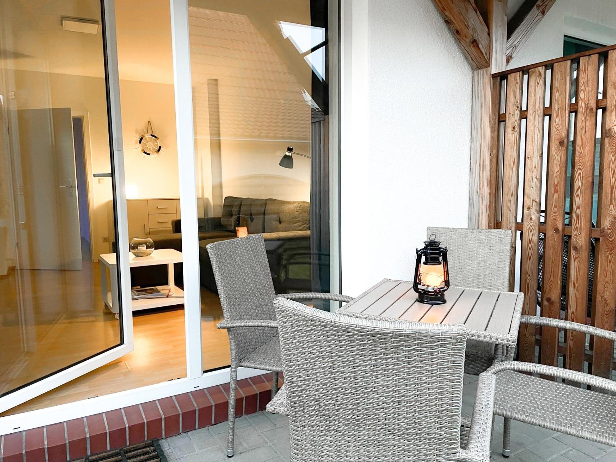 Ferienwohnungen Meerfarbig Zingst - Haustierfrei -Terrasse Mit Strandkorb Oder Balkon - E-Ladesaeule - Parkplatz - Wlan - Fahrradschuppen - Waschtrockner - Ruhig Und Zentral - Nichtraucher Buitenkant foto